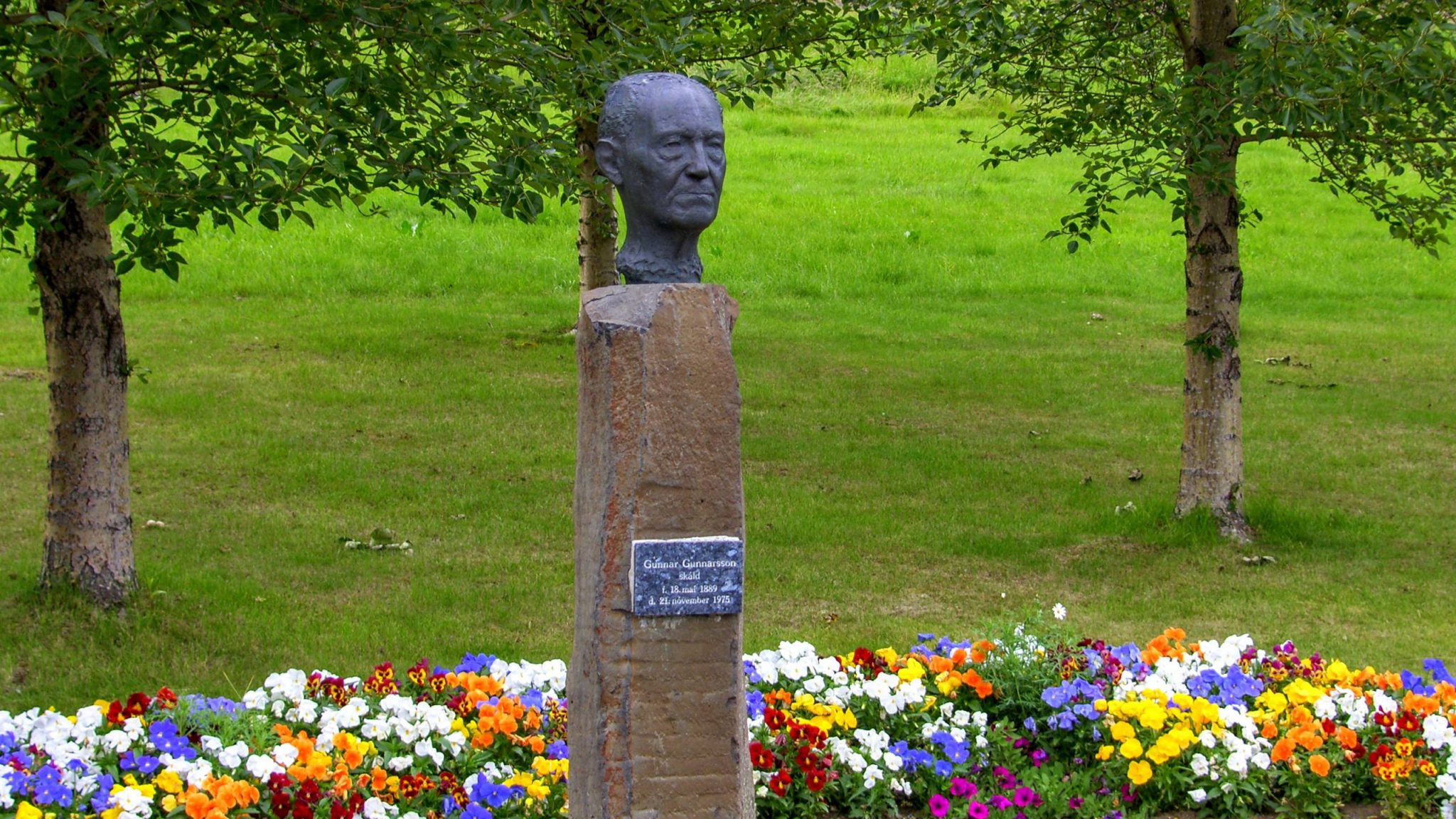 Gunnar Gunnarsson Statue